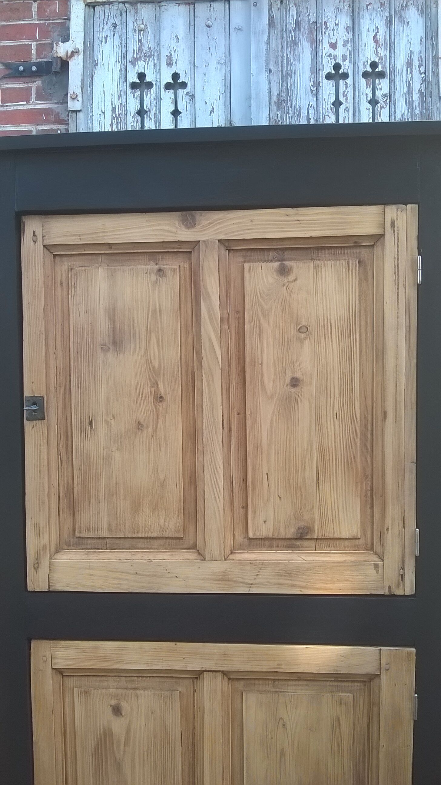 Cabinet patina black and green