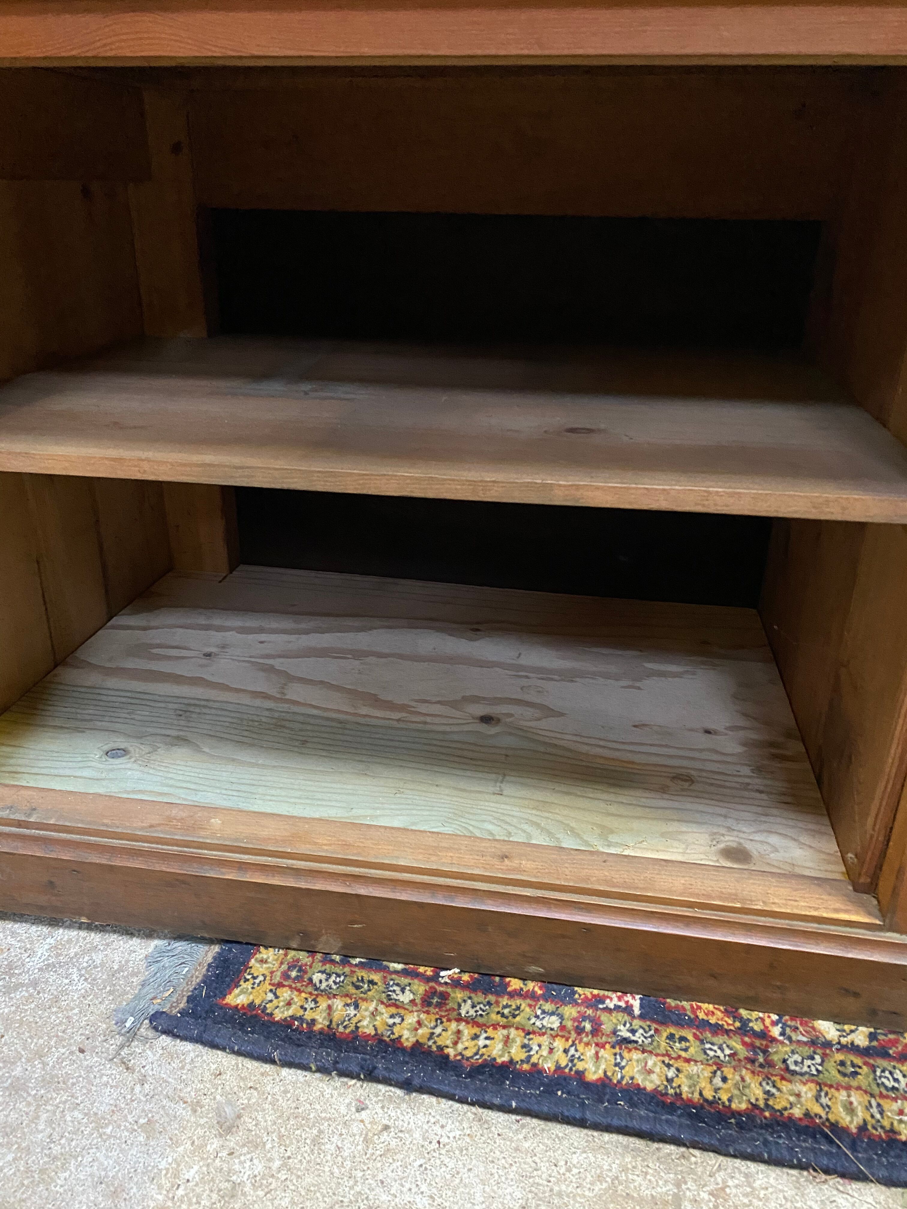 Entrance bench with storage