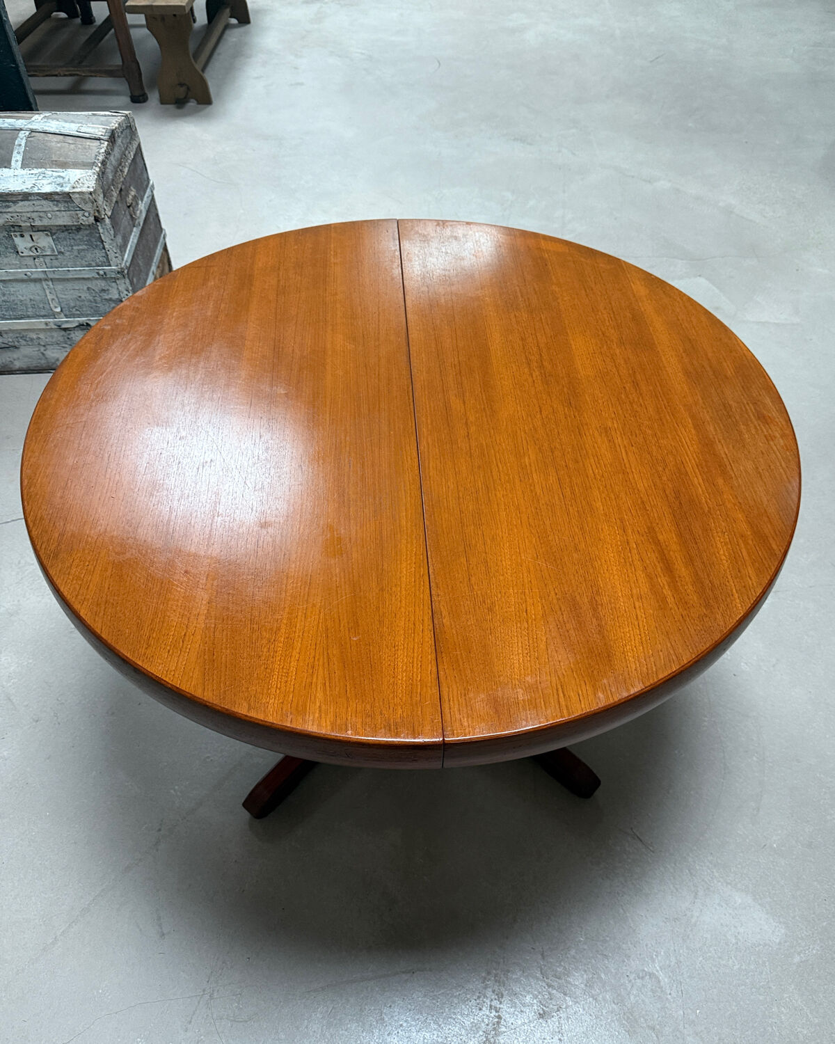 Extendable round table Baumann