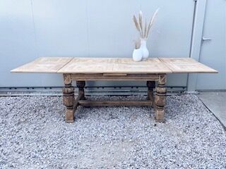 Extendable monastery table