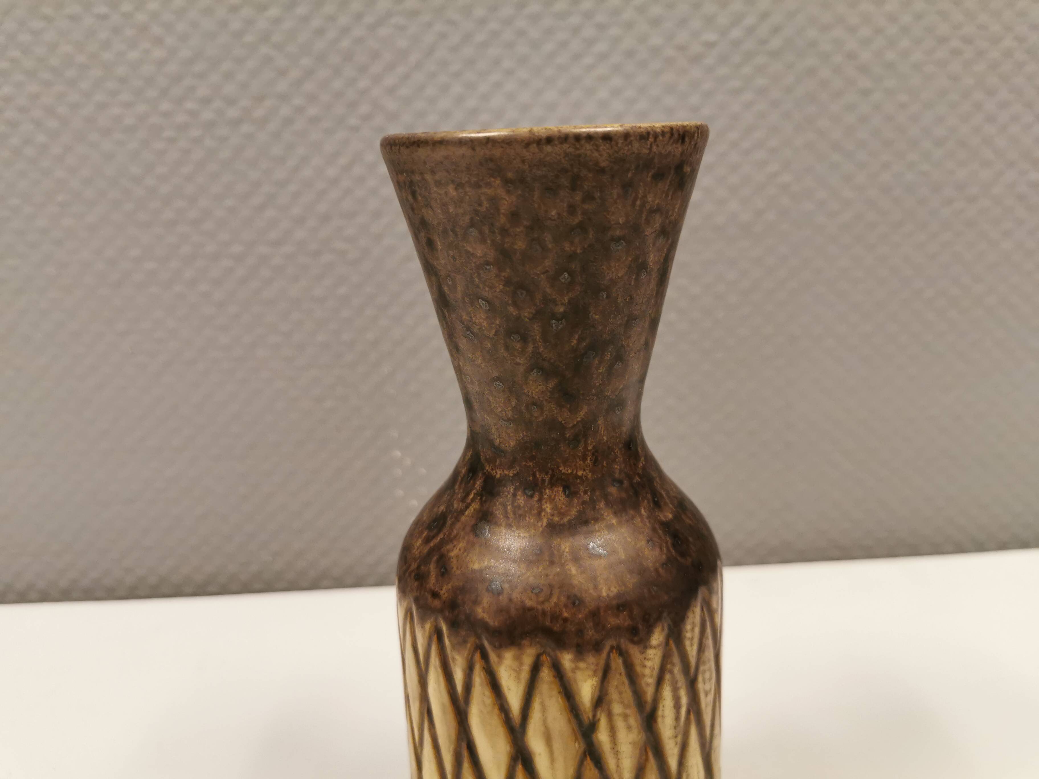 Vase from Danish Løvemose pottery, with partial hare's fur glaze. Estimated 1970s.