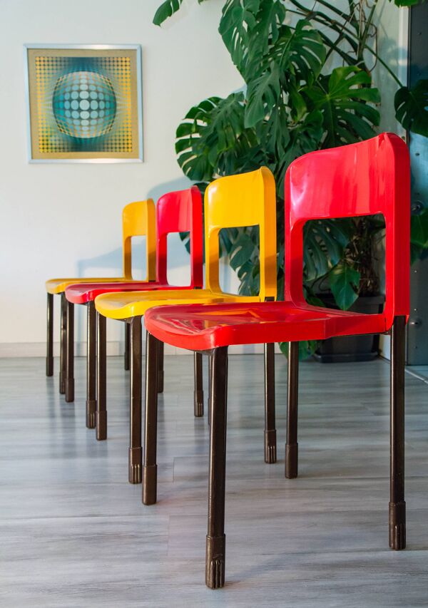 Série de 8 chaises design Pop année 1970-80