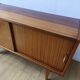 Buffet moderniste des années 1970.