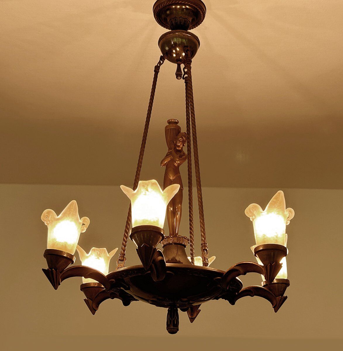 Large Art Deco sculptural chandelier in bronze and glass, 1930s