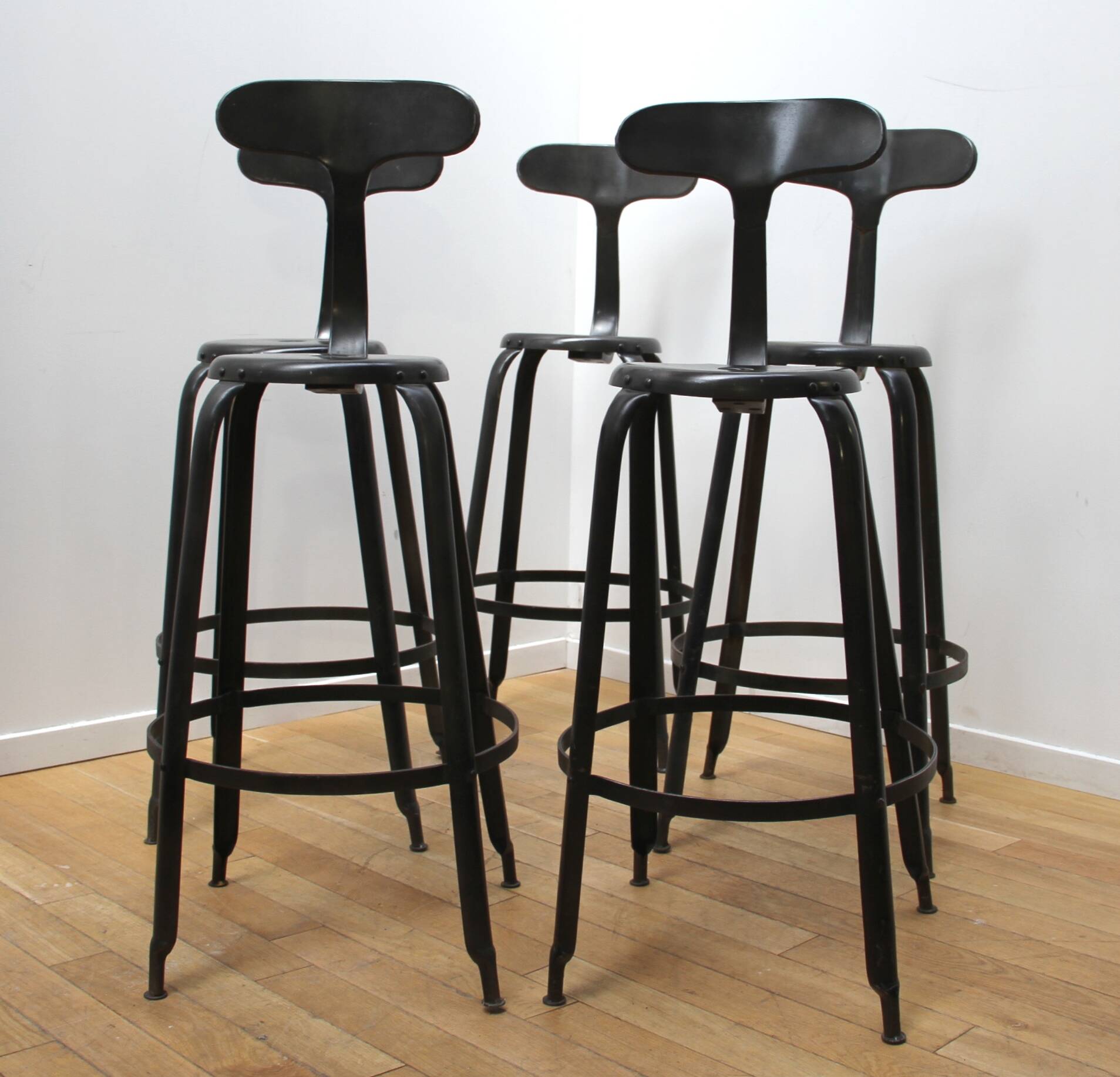 Suite de 5 tabourets