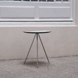 Designer tripod side table in glass and chromed metal – Minimalist style