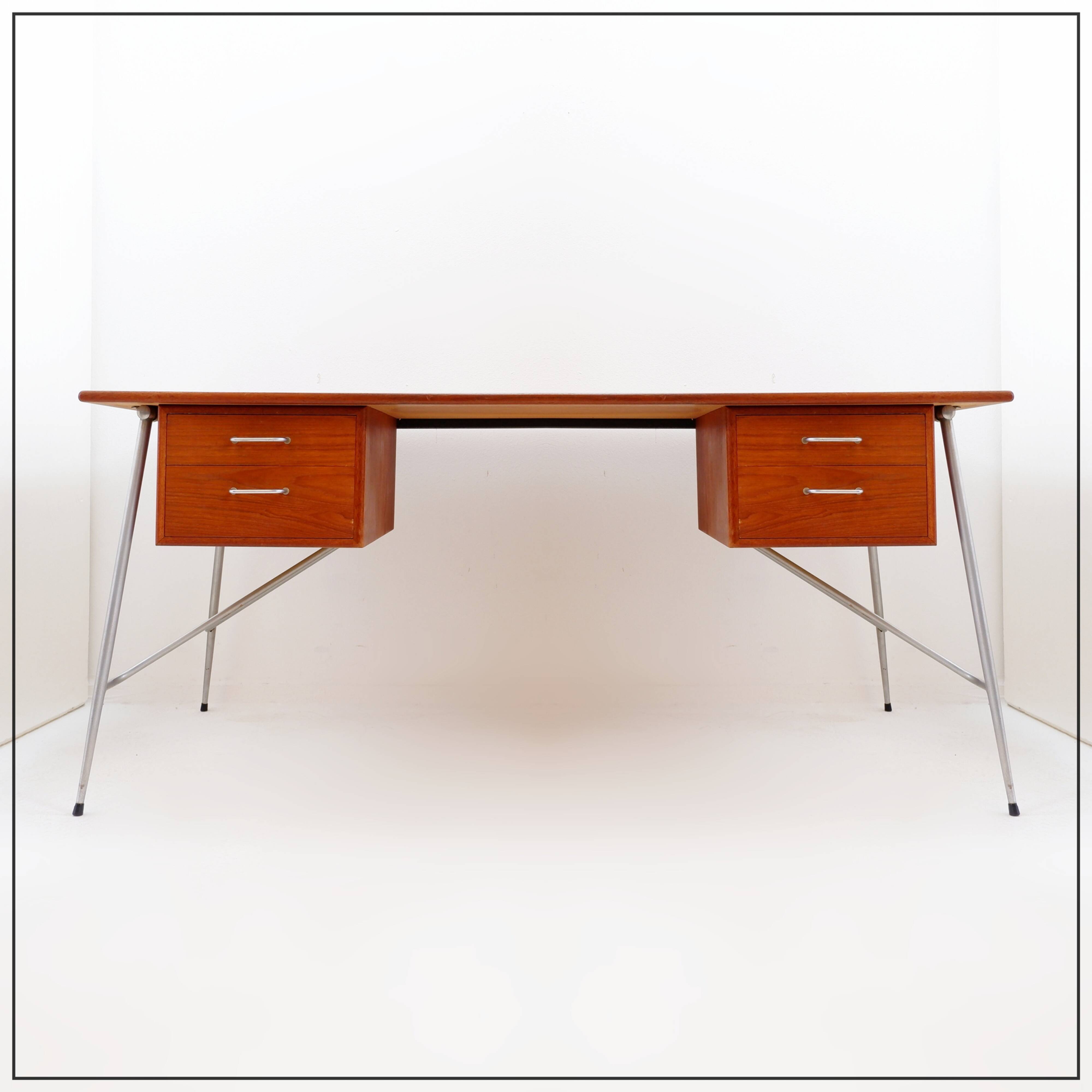 Model 202 teak desk by Børge Mogensen, 1950s