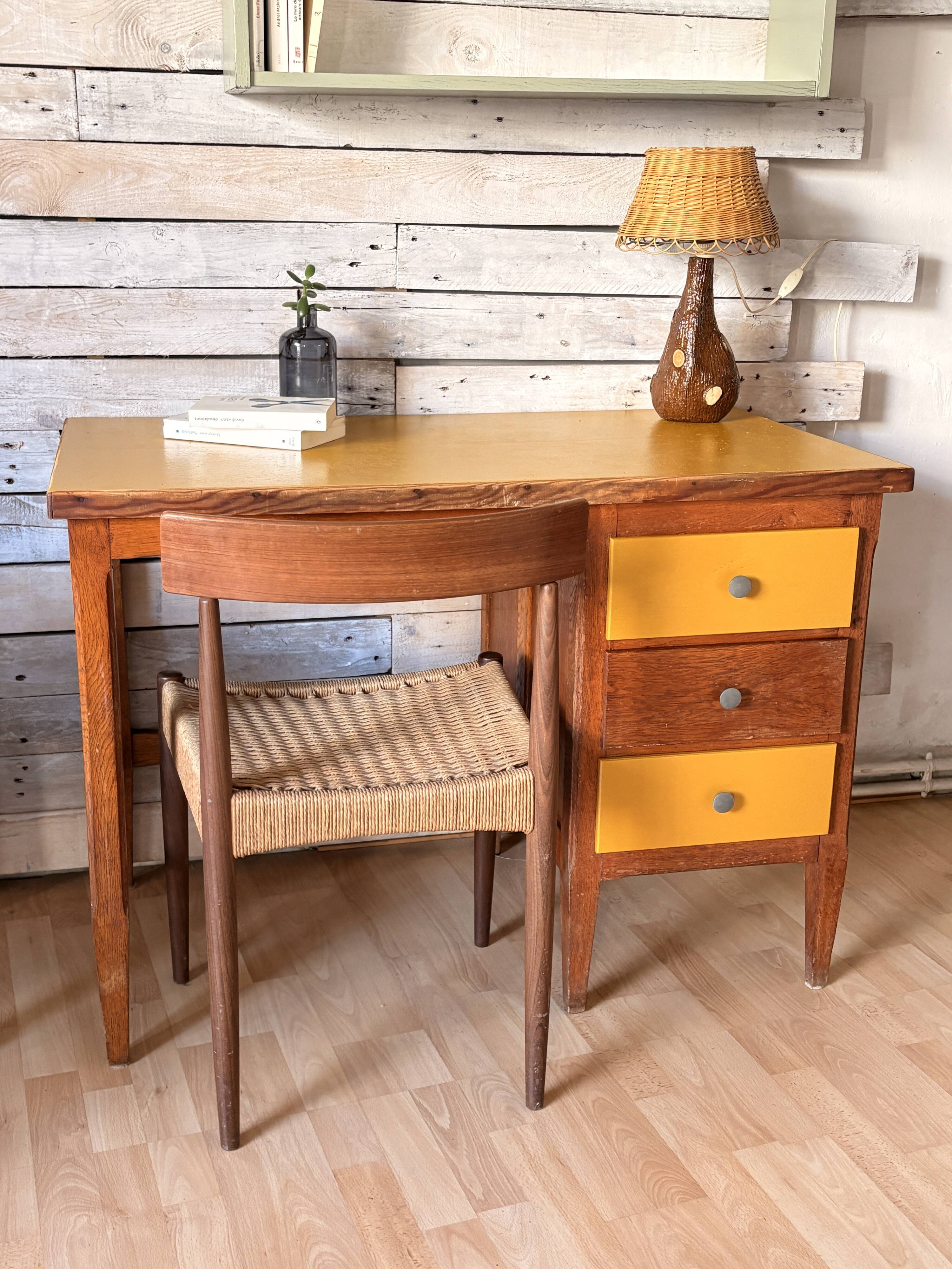 American desk oak and ochre