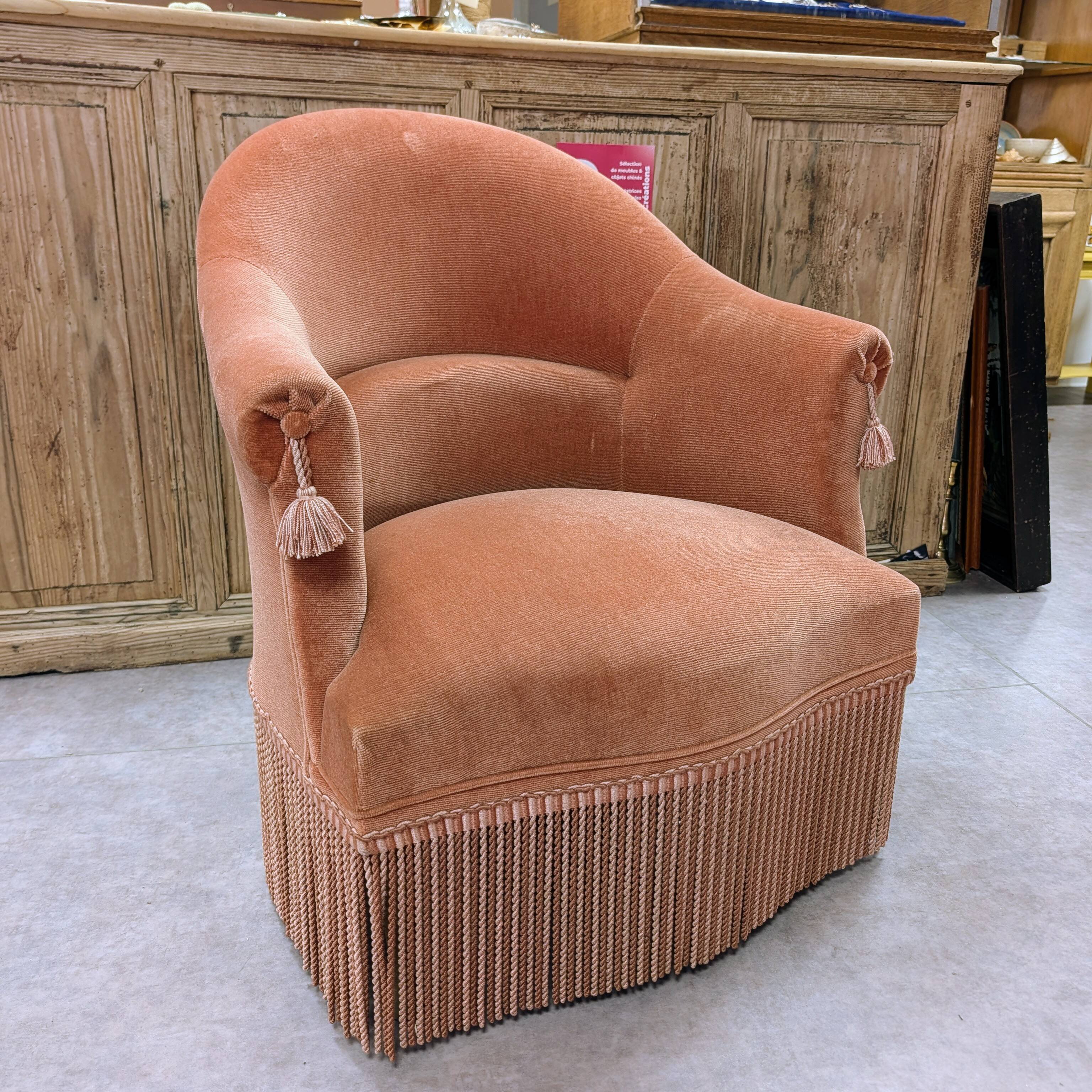 Fringed frog armchair