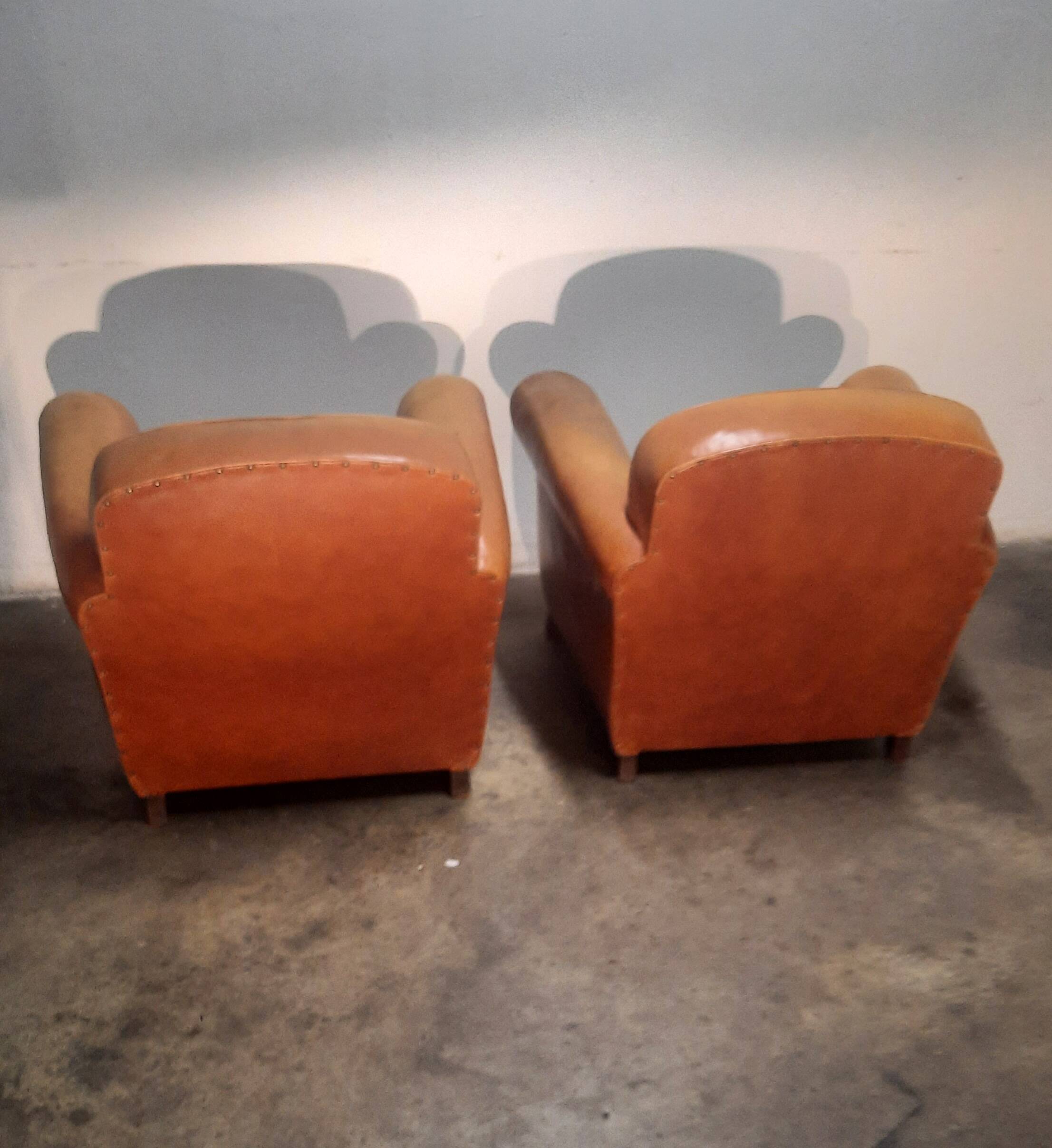 Pair of club shoes from the 1950s in tawny leather.