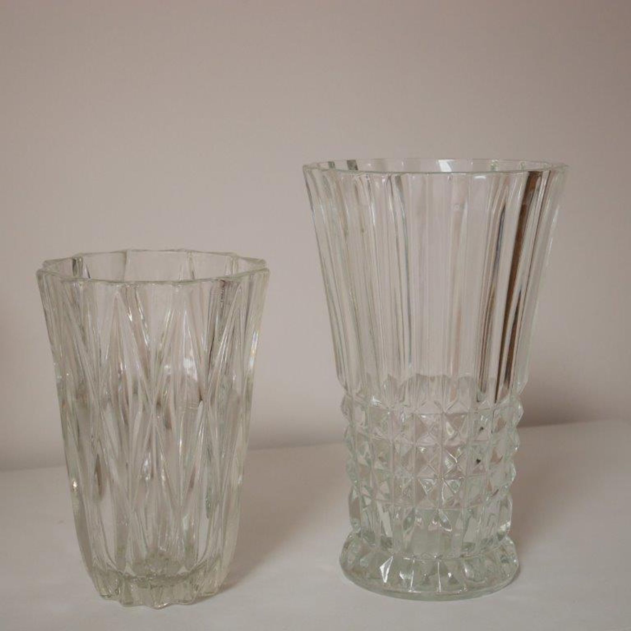 Set of 2 crystal vases
