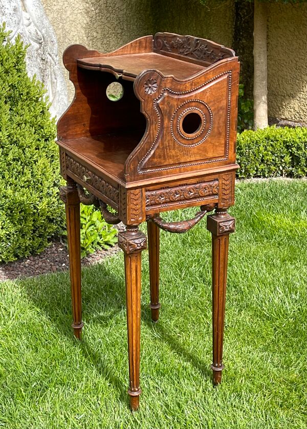 Chevet en noyer style louis xvi