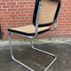 Chaise design Cesca modèle b32 noir et chrome