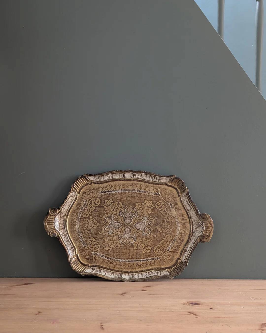 Gold and white Florentine tray – 49 x 33 cm