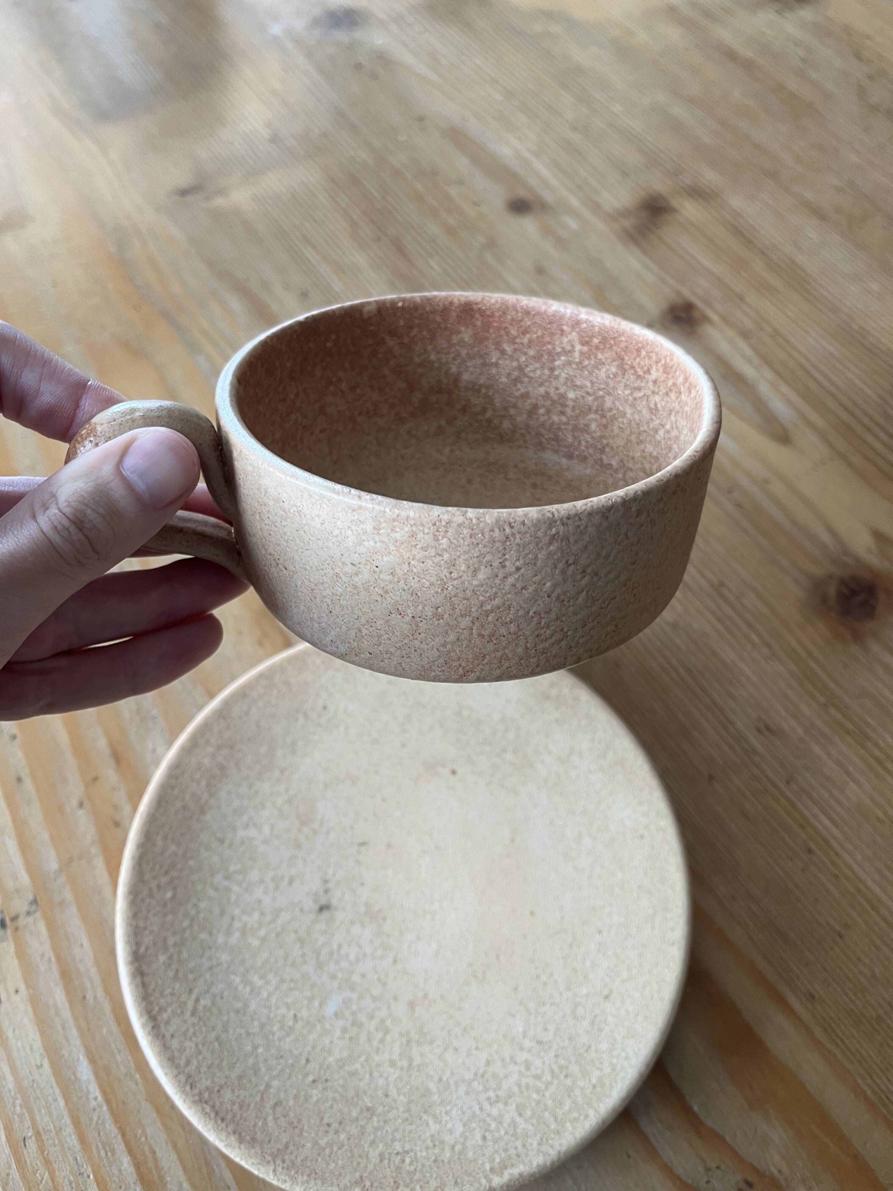 Tasse large en gré + sous tasse
