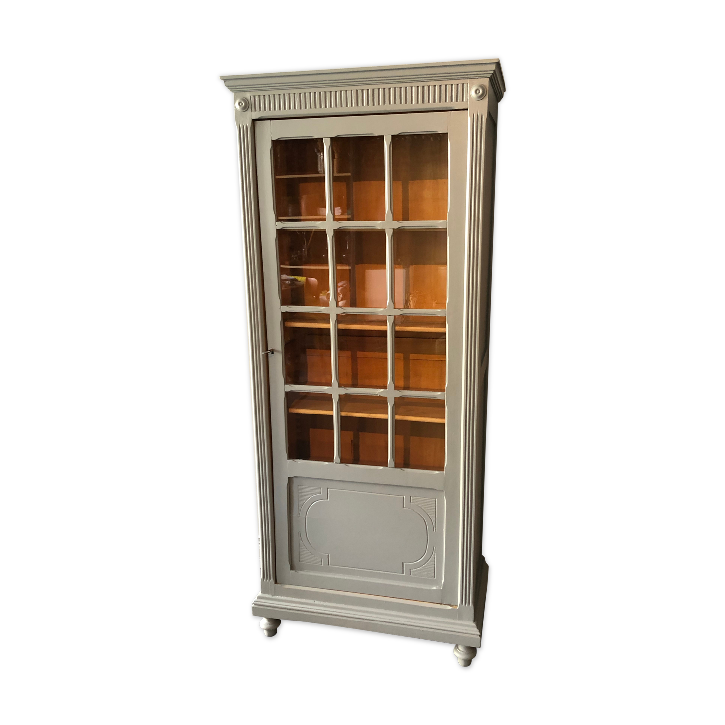 Glass showcase
