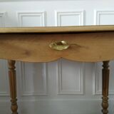 Table in walnut