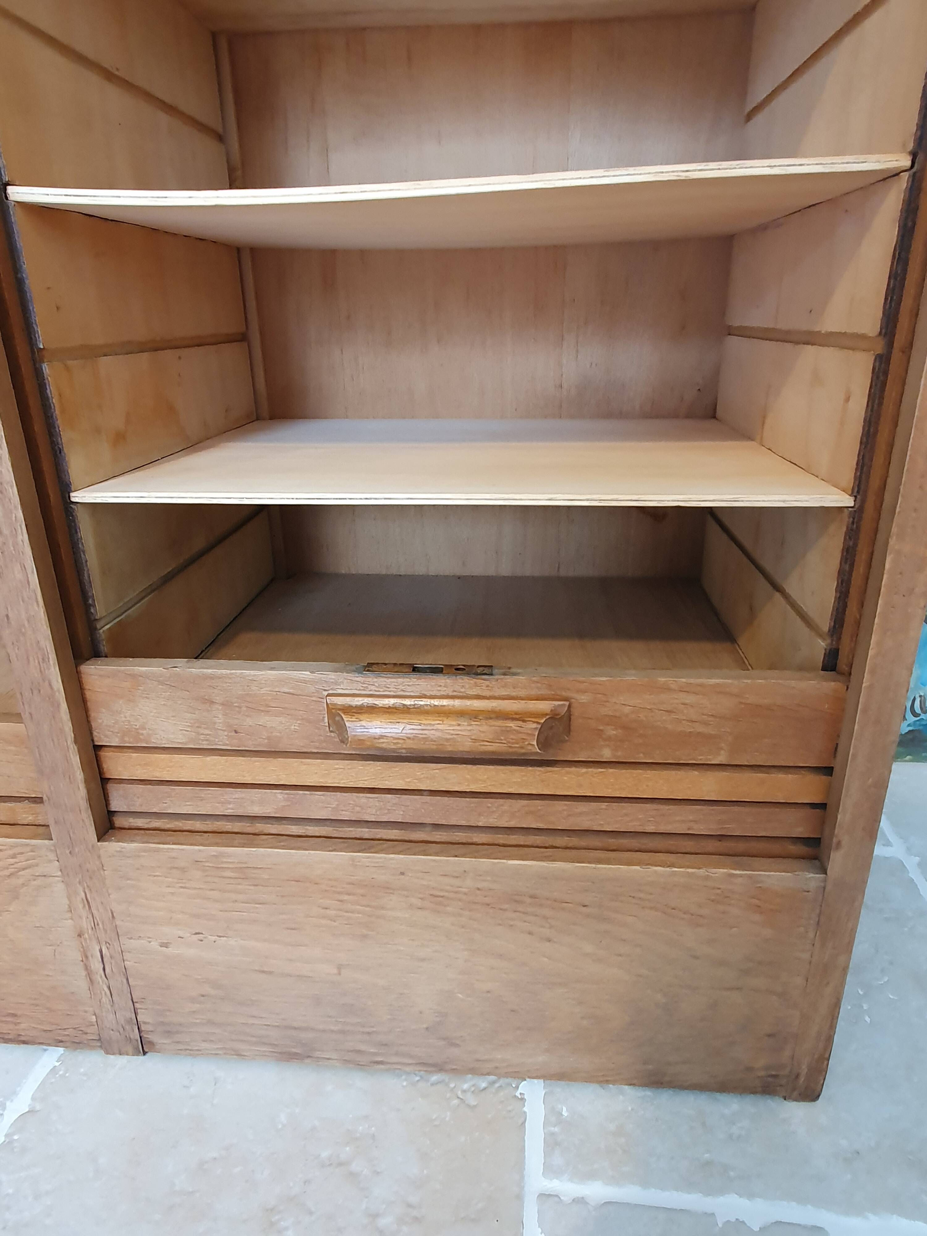 Double curtain cabinet
