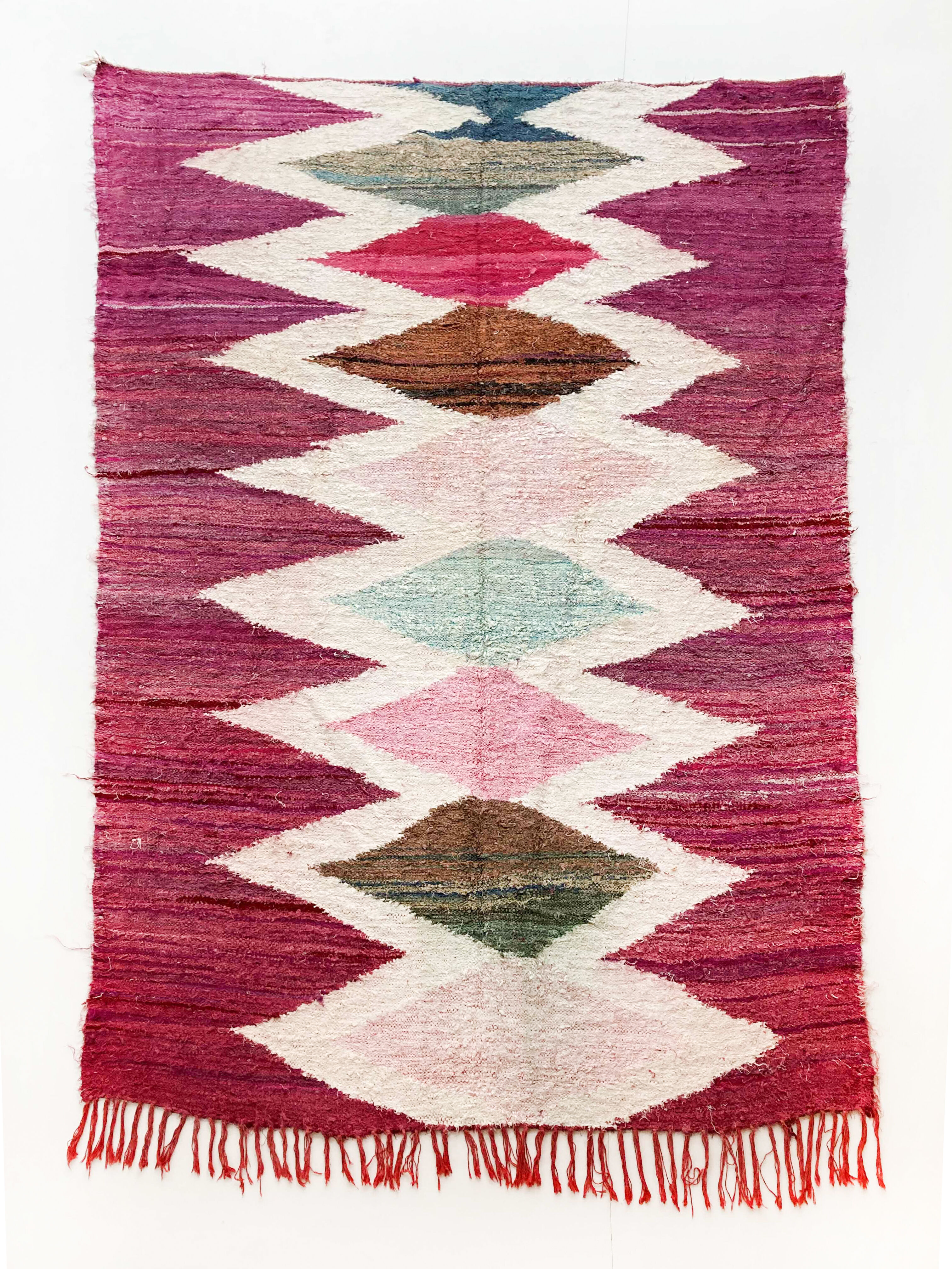 Berber carpet Kilim Boucherouite pink with colored diamonds 306x171cm