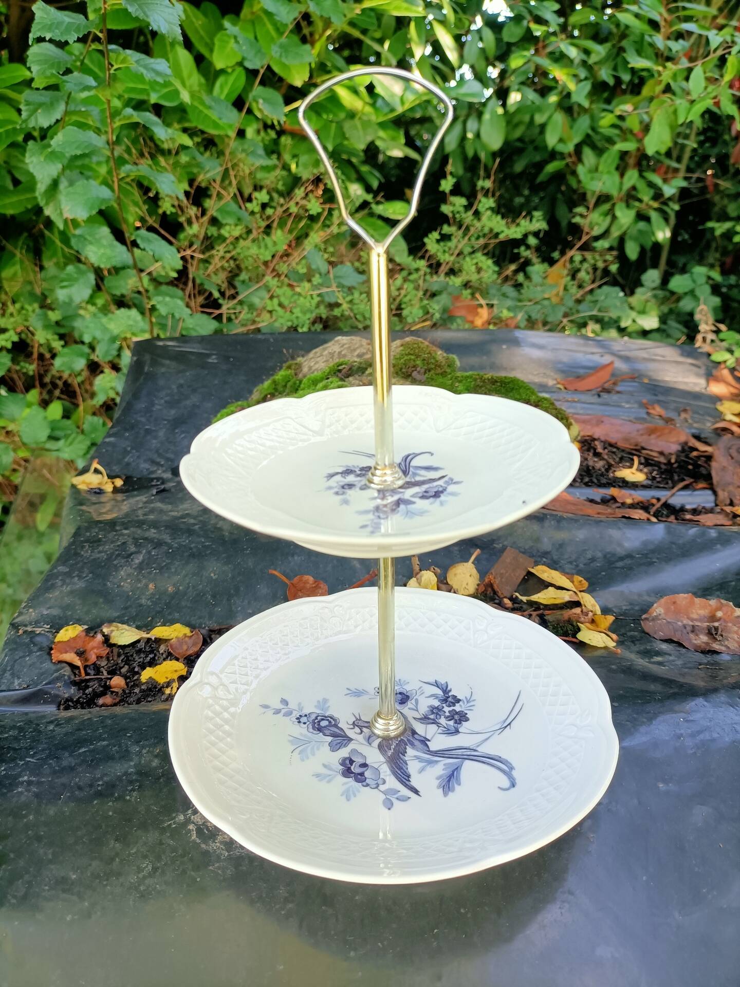 Berry cake stand