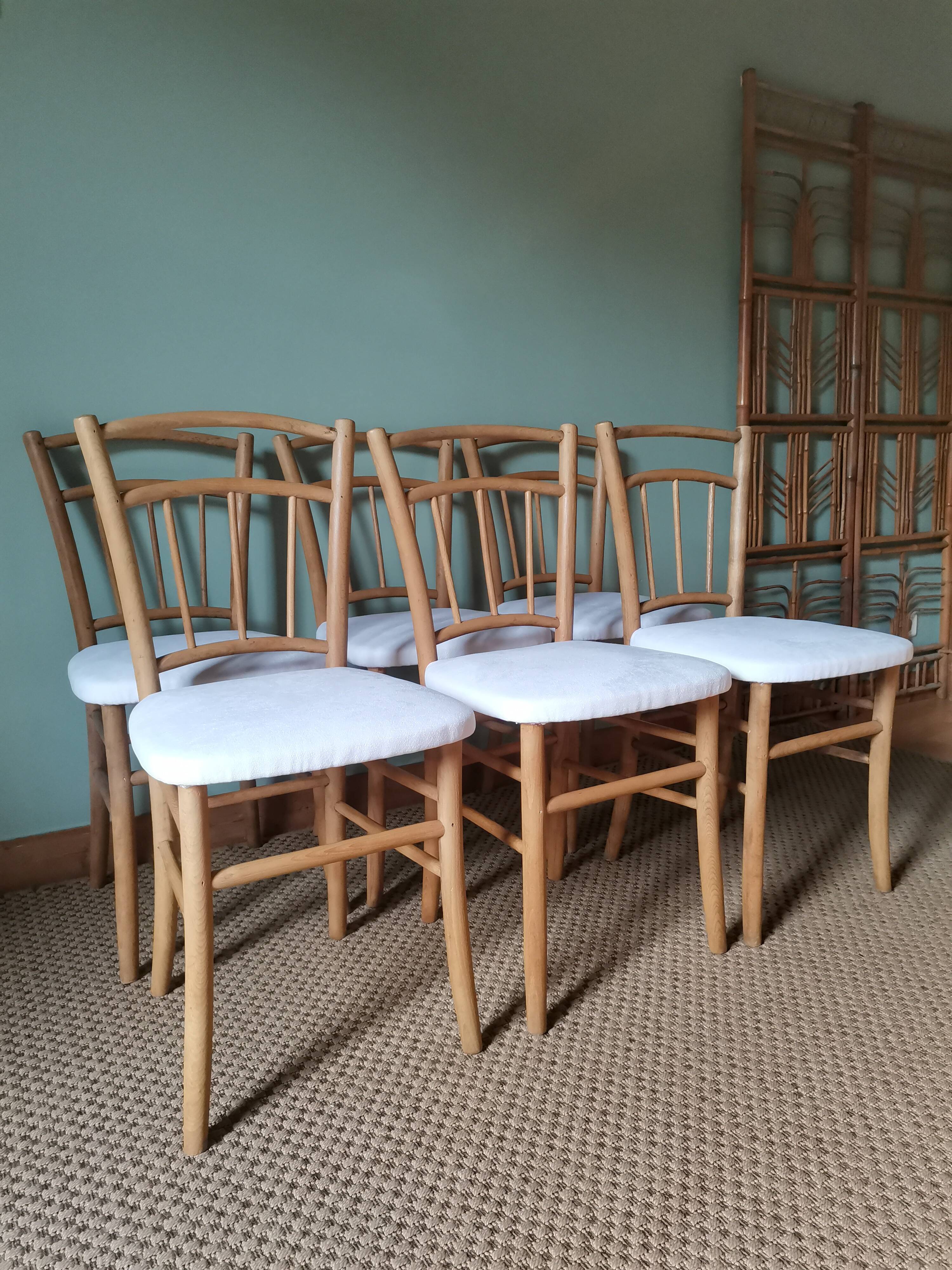 Chaises bistrot anciennes blanches