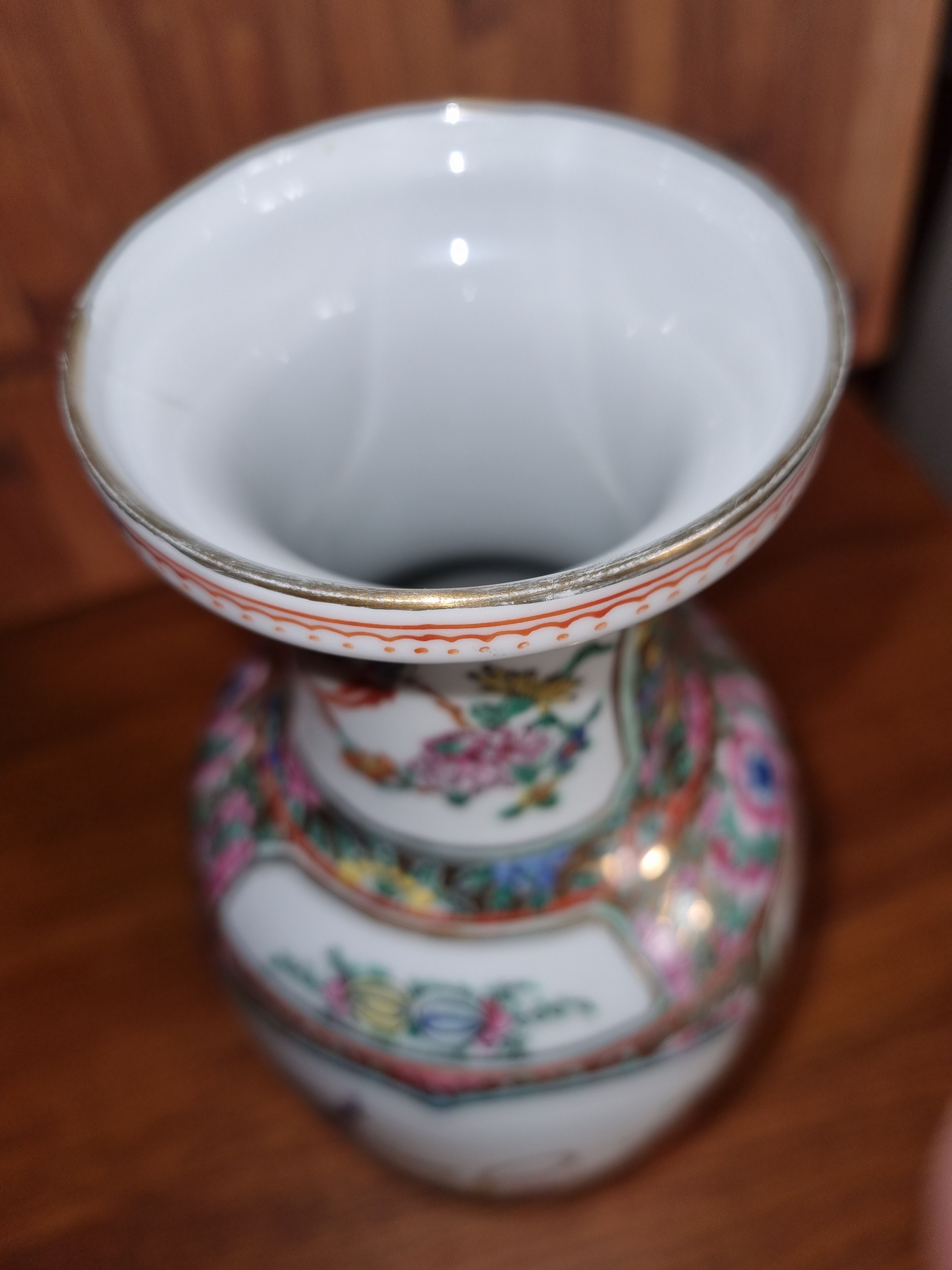 Chinese porcelain vase Canton style