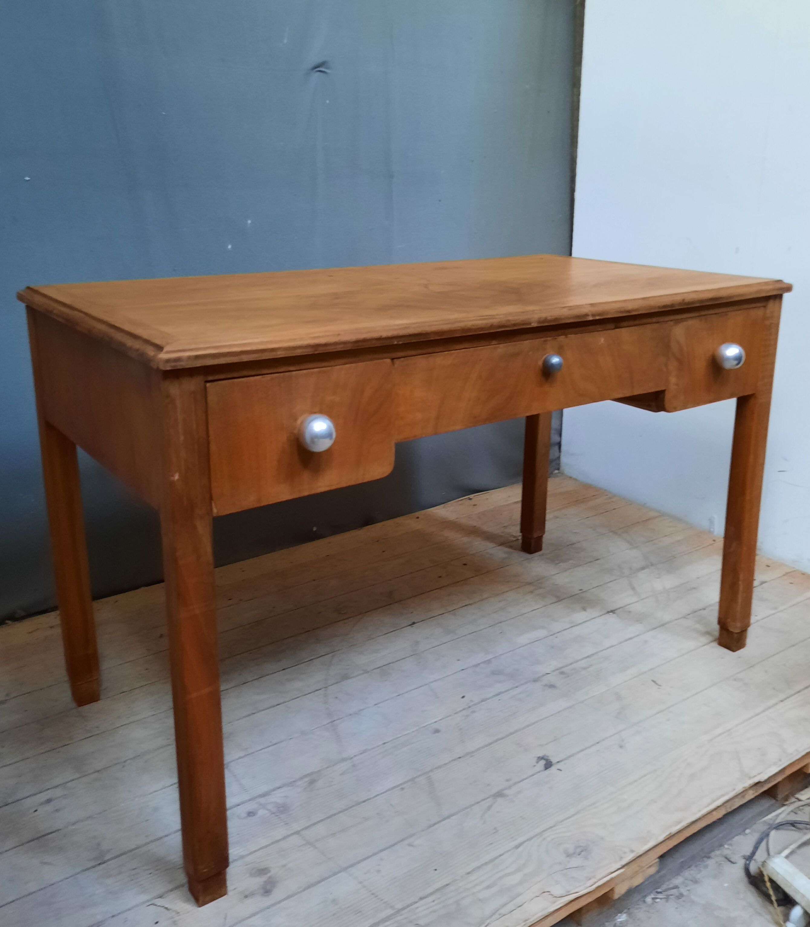 Bureau flat in light walnut year 1930