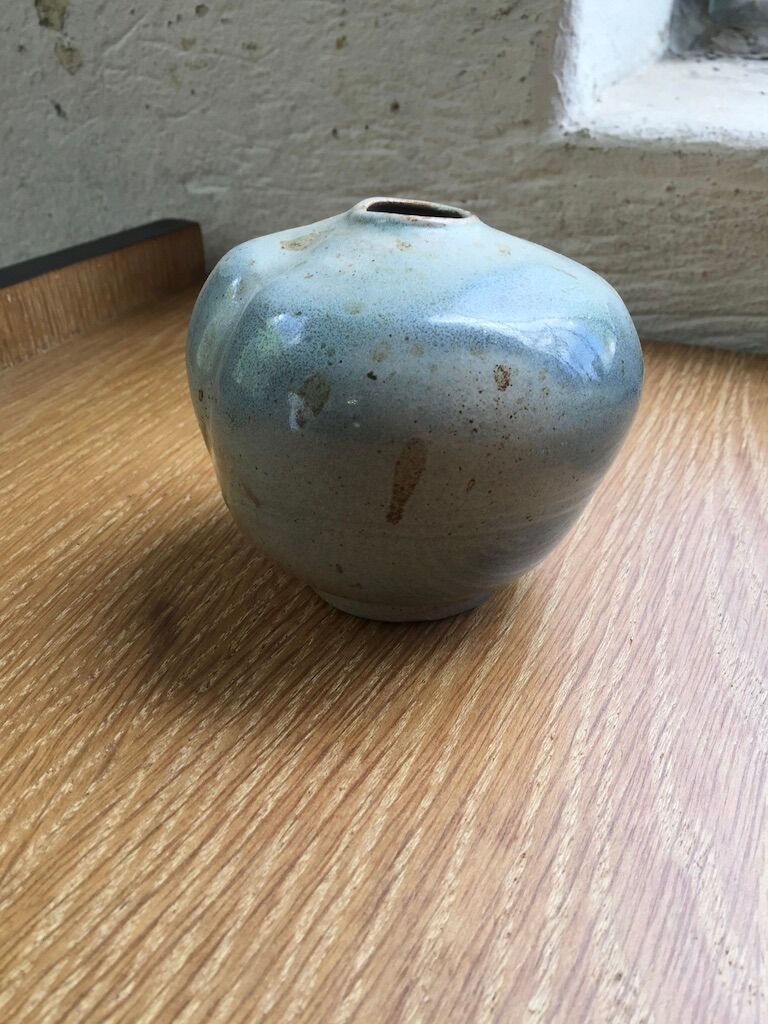 Vase artisanal forme libre bleu