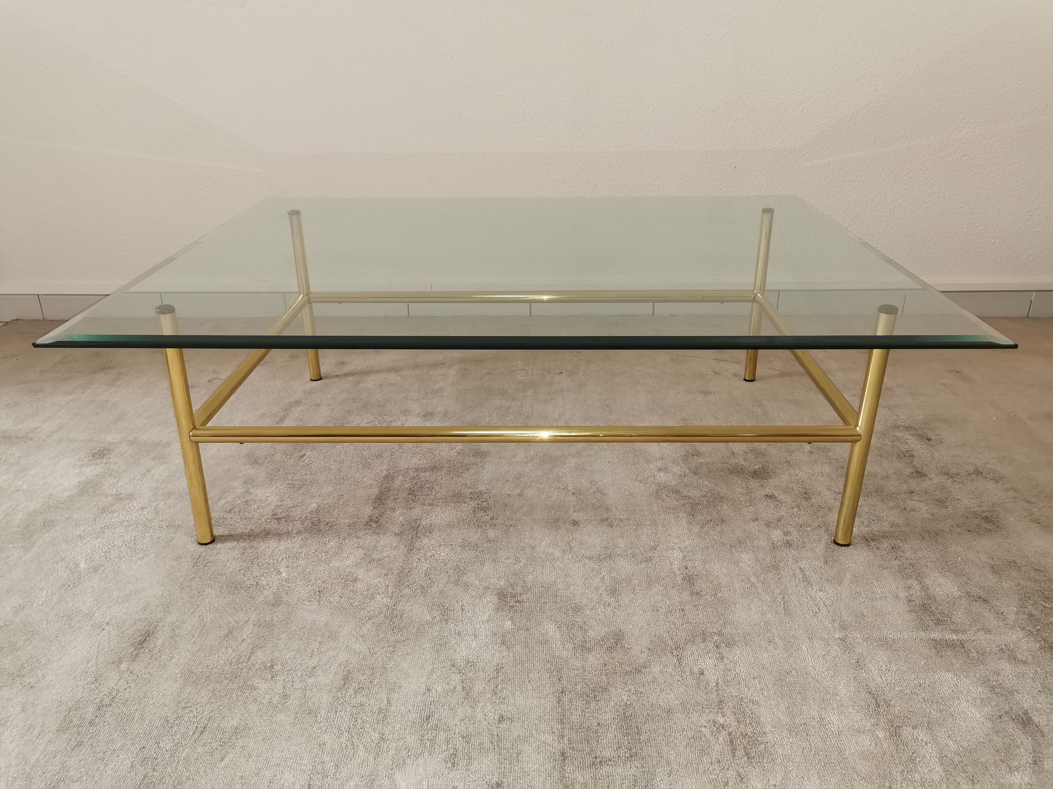 Table basse verre et métal doré années 80