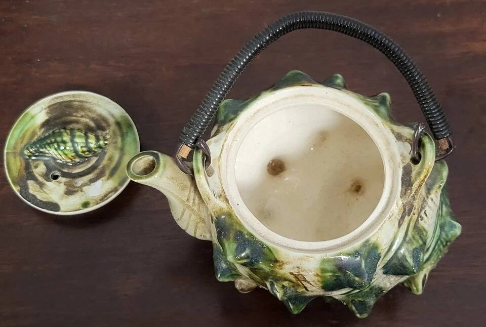 Vintage Japanese ceramic shell-shaped selfish teapot