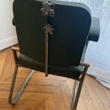 Ancien fauteuil de barbier en similicuir vert et métal argenté