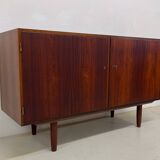 Buffet en palissandre par Gunni Omann, Danemark, années 1960.