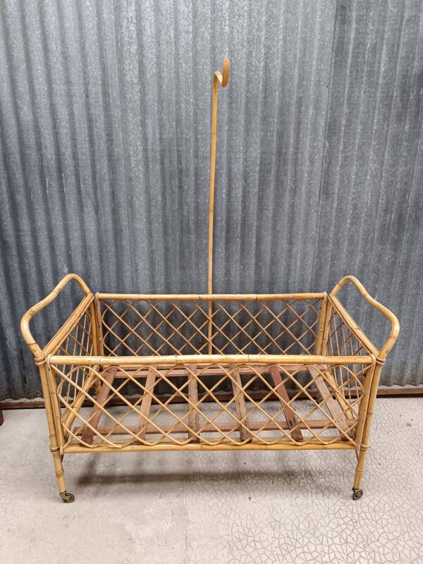 Lit bébé berceau en osier rotin vintage