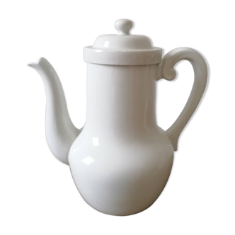 Aluminite Frugier porcelain pourer with fire