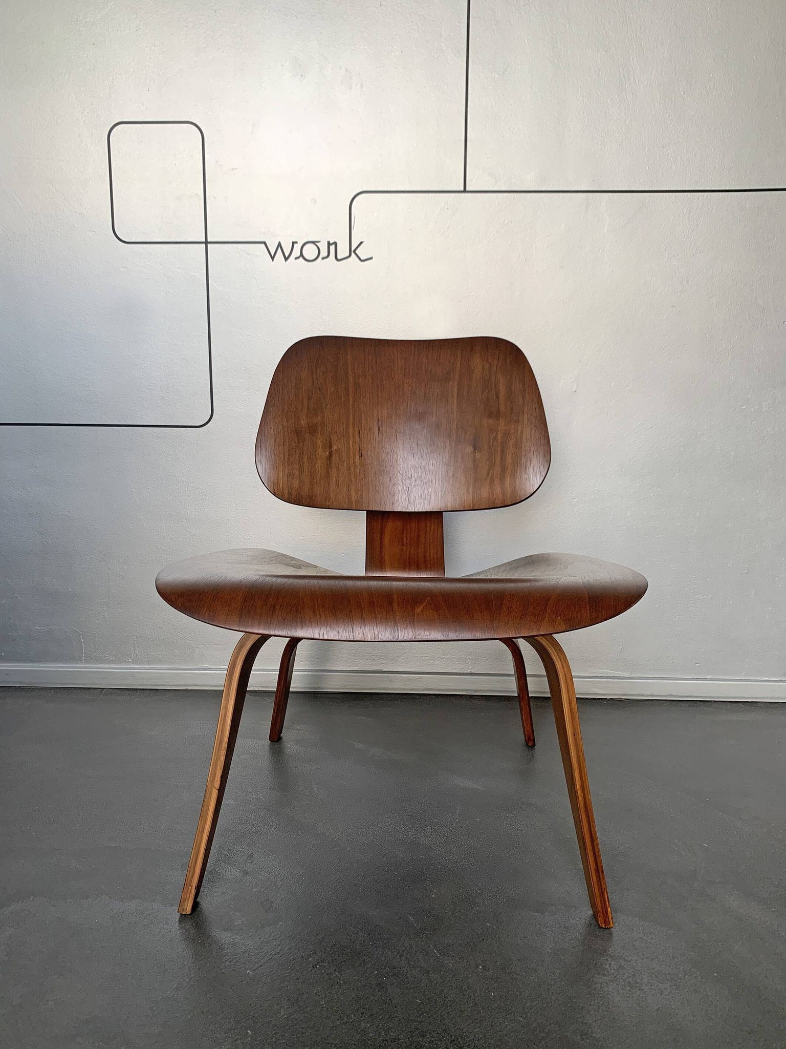 LCW LOUNGE CHAIR WOOD WALNUT BY CHARLES & RAY EAMES EVANS / HERMAN MILLER 1948-49