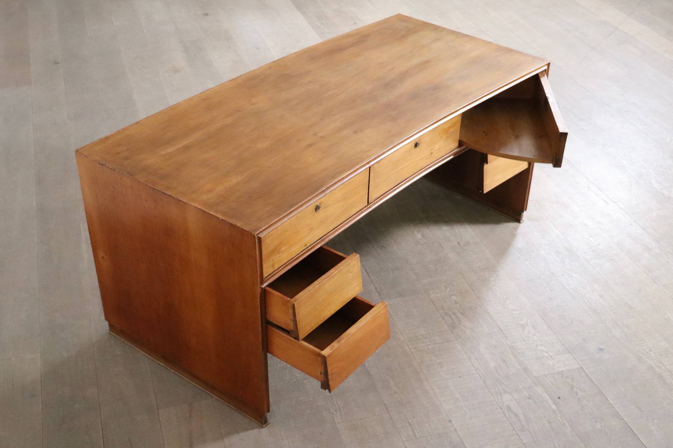 Curved Directors Desk In Walnut, Italy 1940s