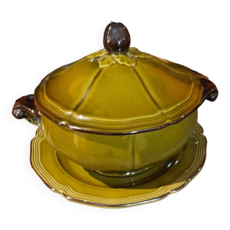 Tureen and its plate