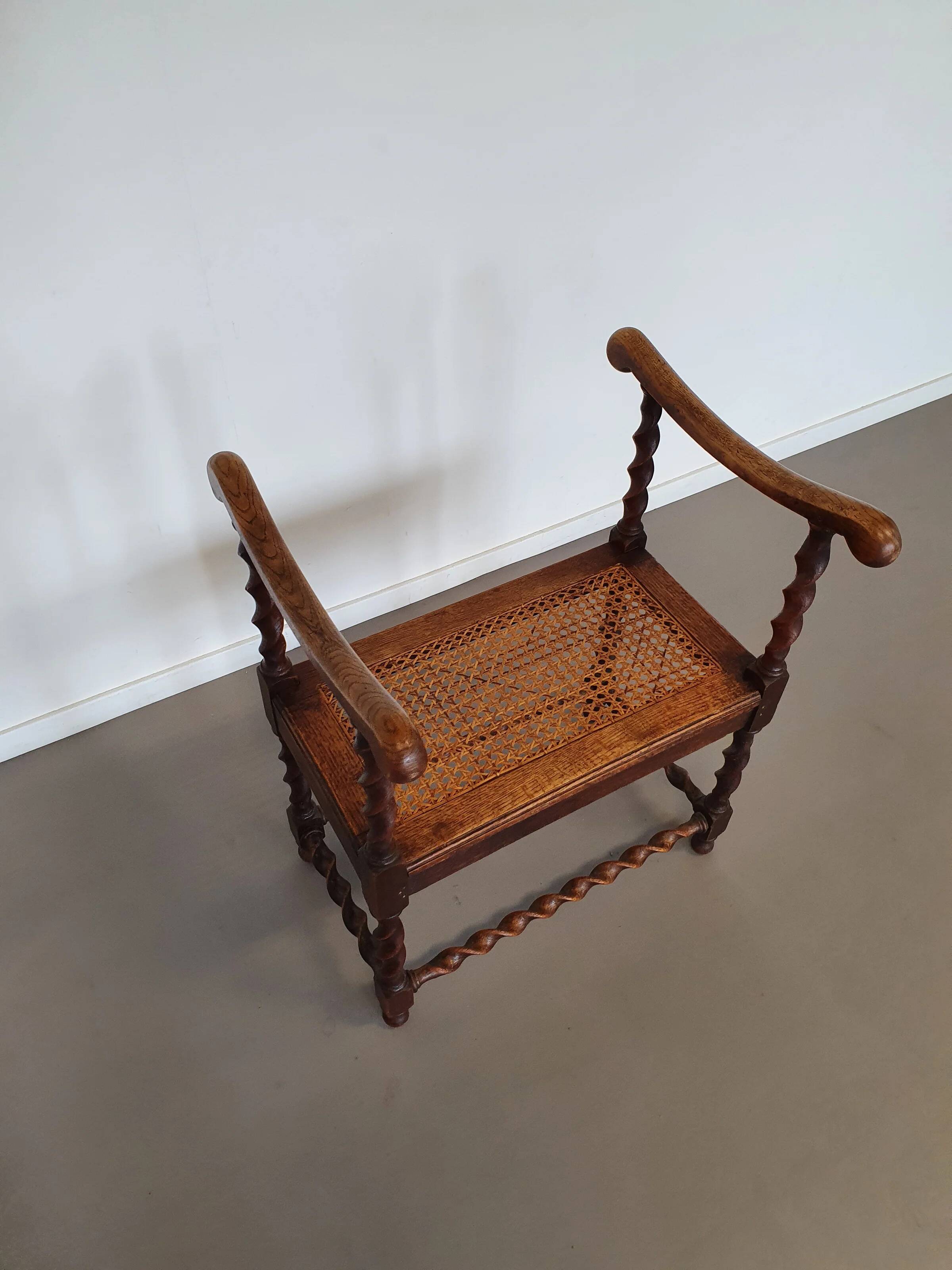 Wokkel chair with armrests and webbing seat