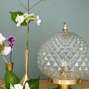 Lampe à poser globe vintage en verre moulé pointes de diamant
