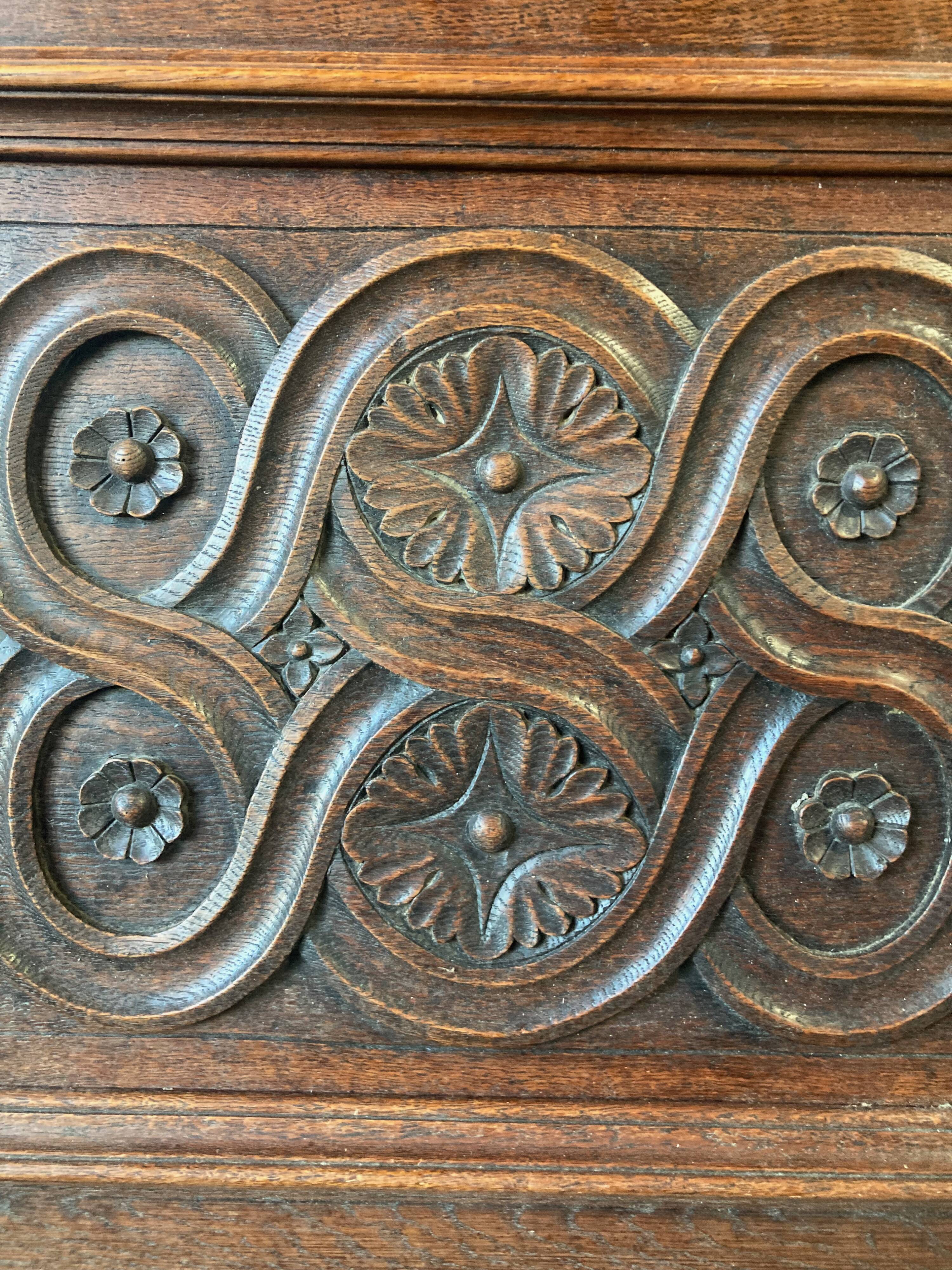 Buffet vaisselier néo-gothique