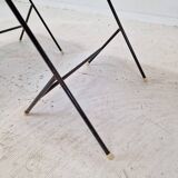 Ensemble de deux tables d'appoint en métal et bois, années 1960