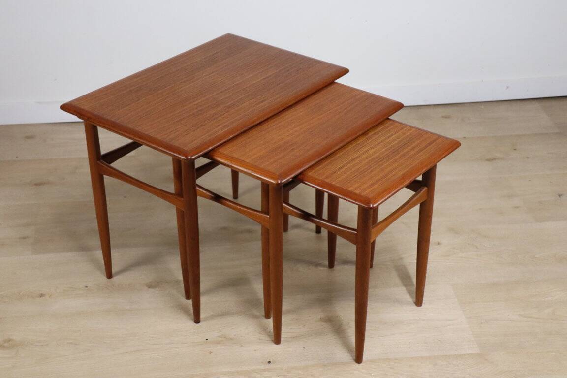 Tables gigognes scandinave en teck, 1960