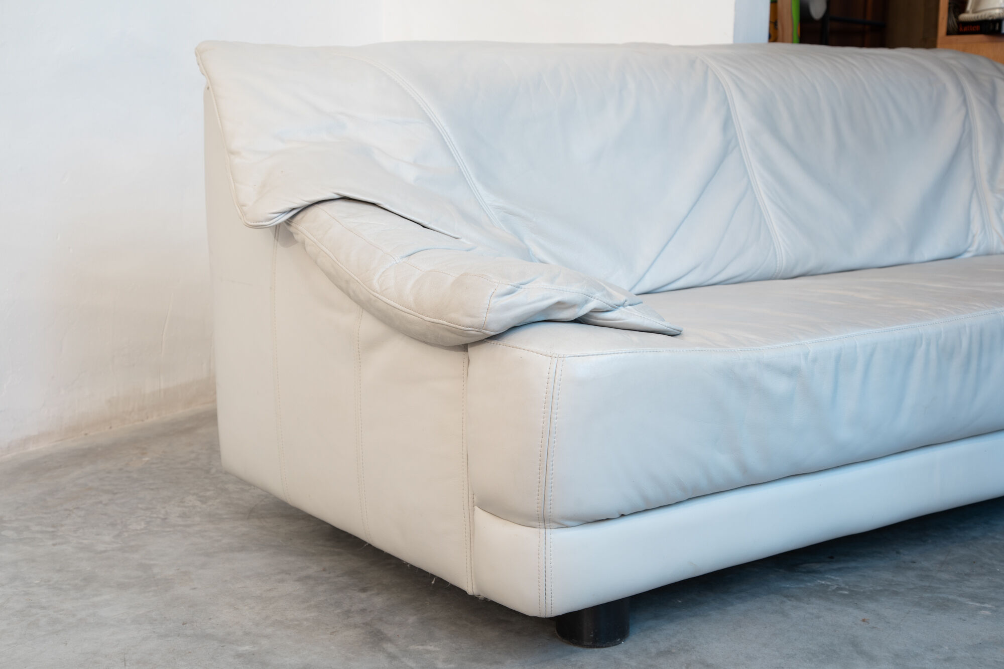 Lounge White Leather Sofa Mid-Century Modern, Italy, 1970s