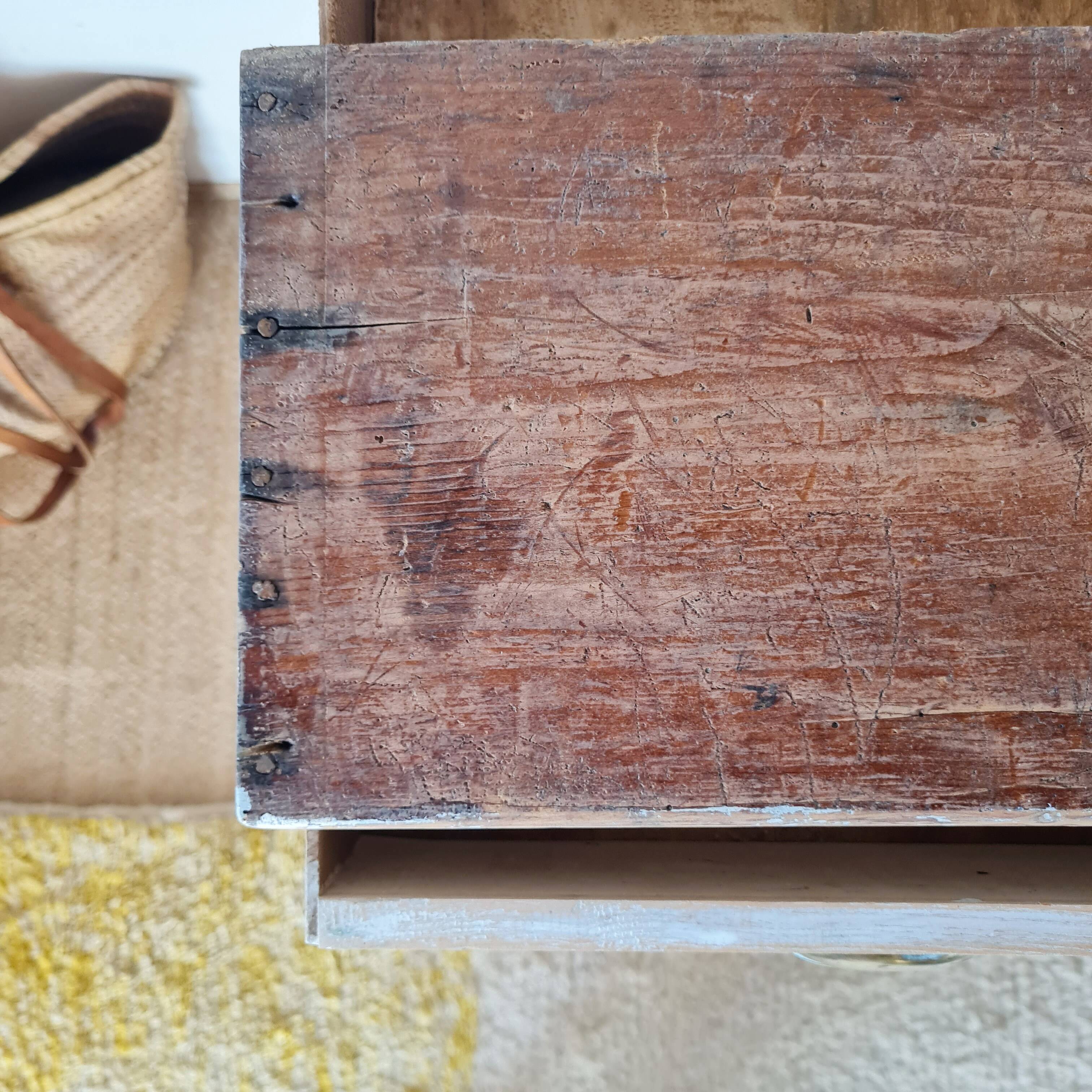 Petit meuble d'atelier vintage à tiroirs