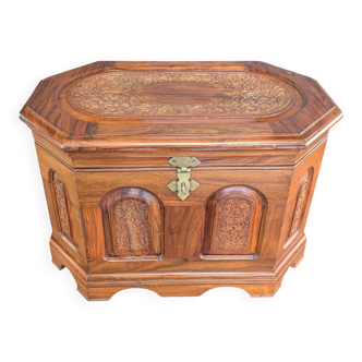 Handcrafted wooden chest – Pakistan, 1990s