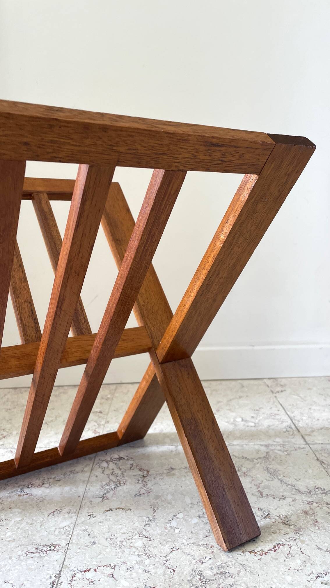 Vintage design geometric magazine rack