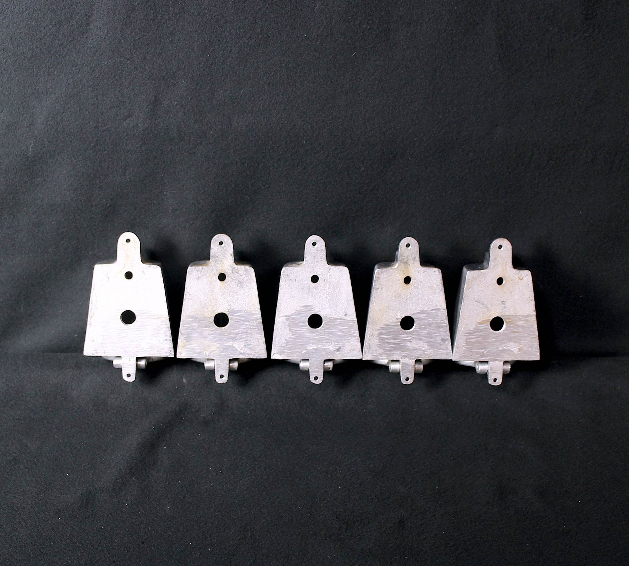 Robust aluminum wall lamp