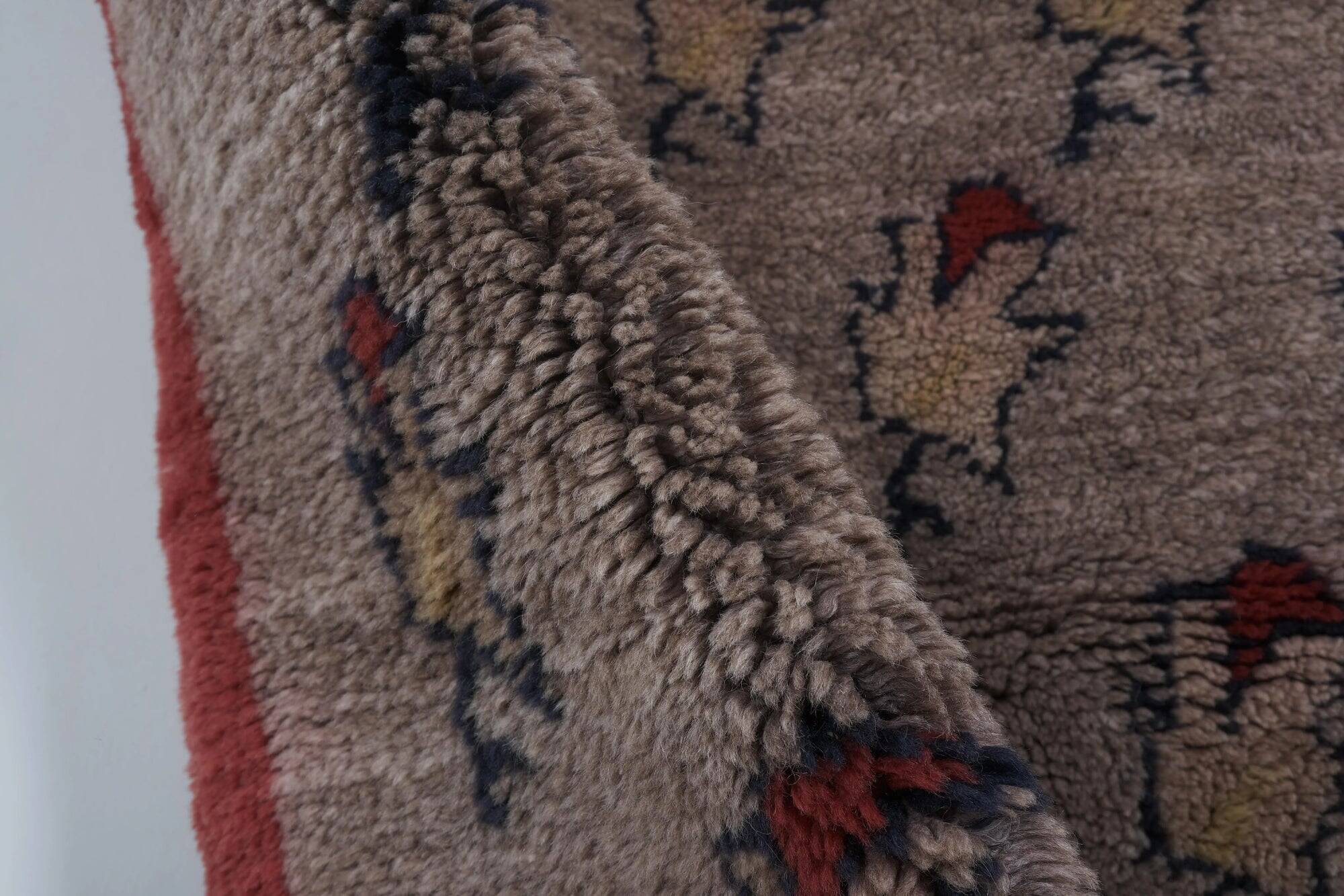 Vintage handmade Turkish rug 110x210 cm