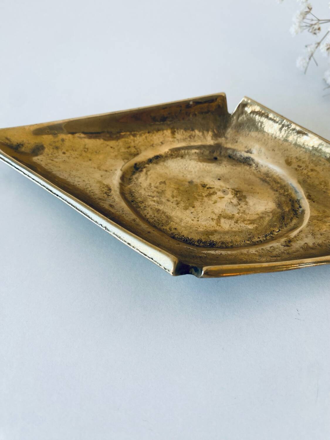 Ashtray or empty pocket diamond design