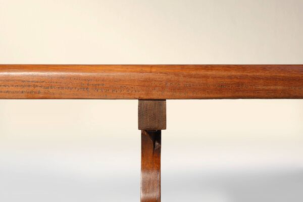Banc de monastère extra-long en bois d'orme massif, vers 1850